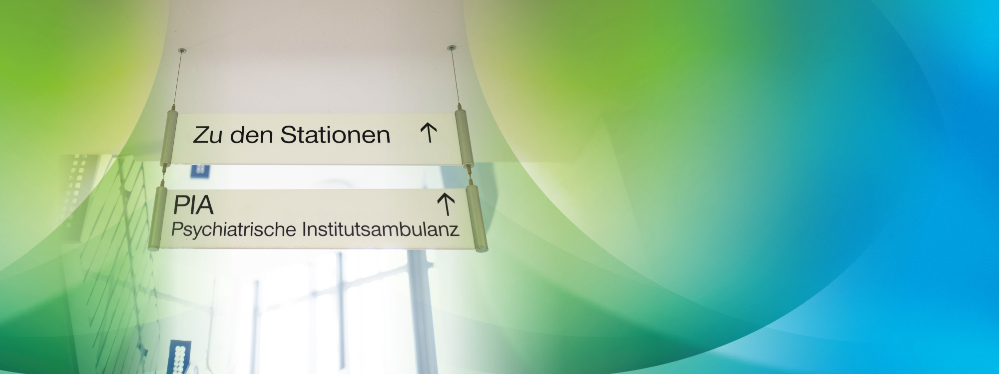 Aufnahmesituation eines Kindes in Begleitung ihres Vaters mit einer Ärztin des Kreiskrankenhauses Prenzlau