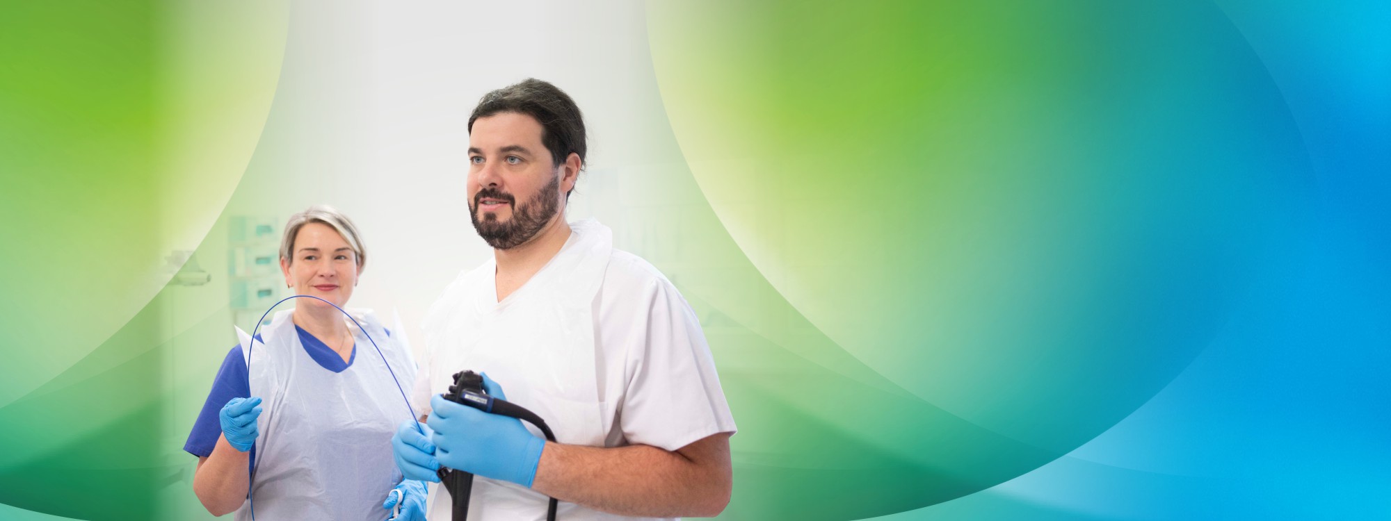 Aufnahmesituation eines Kindes in Begleitung ihres Vaters mit einer Ärztin des Kreiskrankenhauses Prenzlau