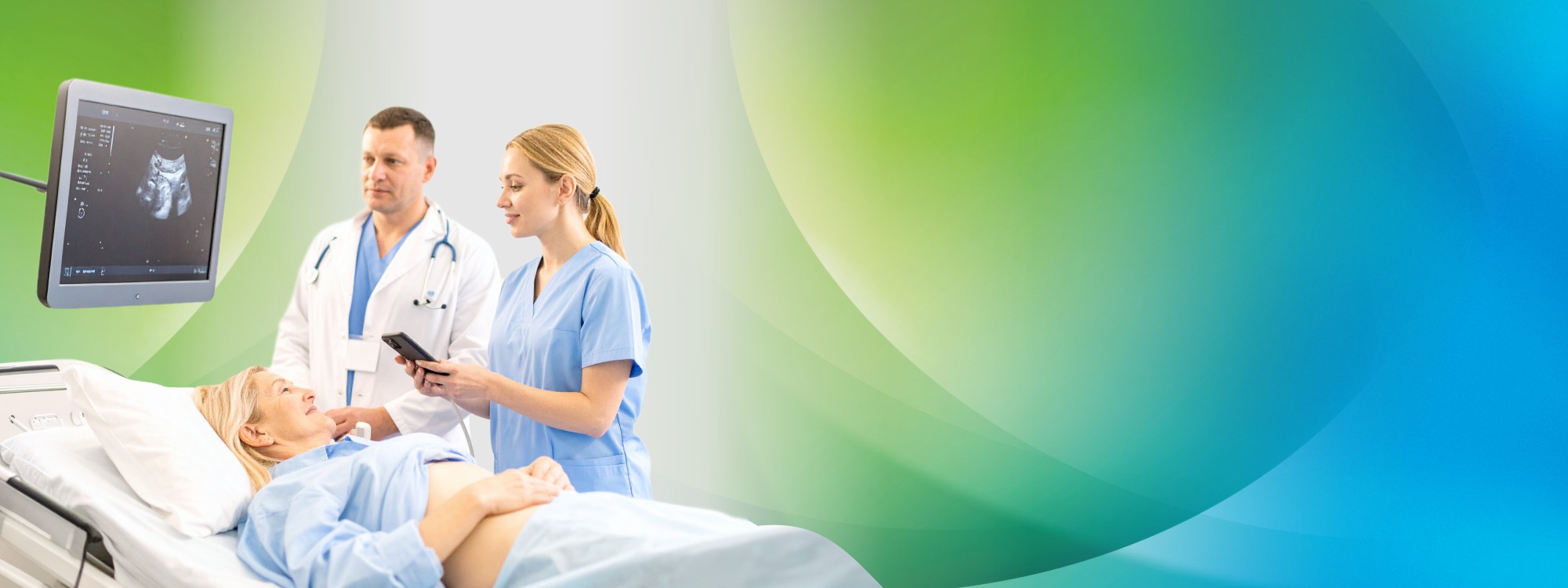 Aufnahmesituation eines Kindes in Begleitung ihres Vaters mit einer Ärztin des Kreiskrankenhauses Prenzlau