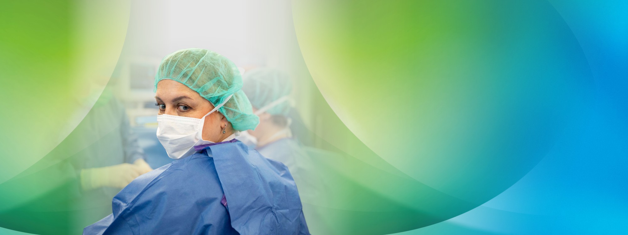 Aufnahmesituation eines Kindes in Begleitung ihres Vaters mit einer Ärztin des Kreiskrankenhauses Prenzlau