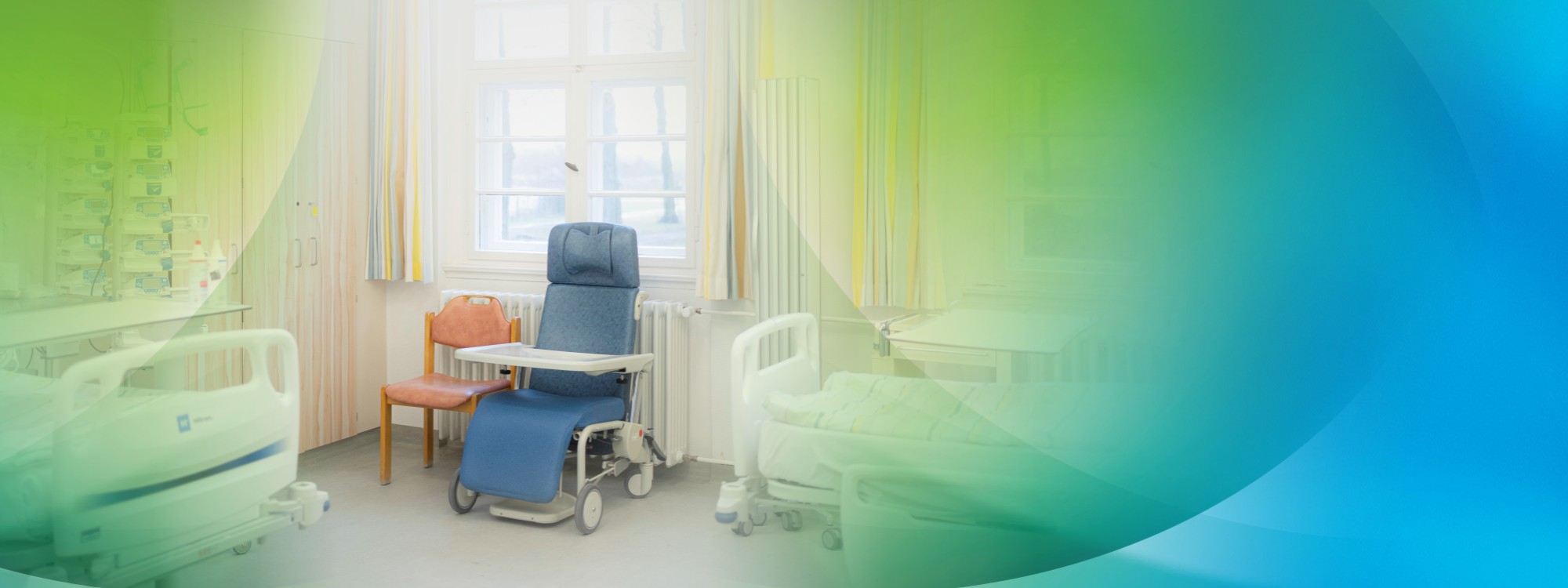 Aufnahmesituation eines Kindes in Begleitung ihres Vaters mit einer Ärztin des Kreiskrankenhauses Prenzlau