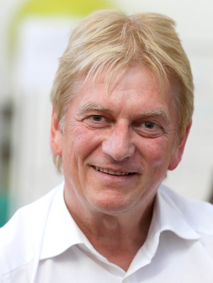 Porträtfoto von Chefarzt Prof. Dr. med. Hubertus Adam