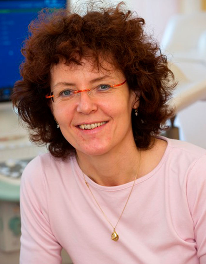 Portraitfoto der Fachärztin für Frauenheilkunde und Geburtshilfe Dr. med. Alena Kiss