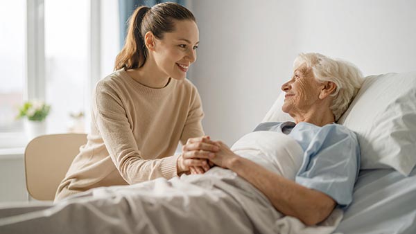 Ehrenamtliche Helfer im Gespräch