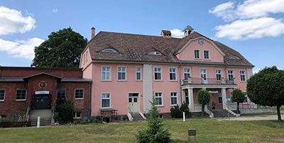 Außenansicht der Wohnstätte Gutshaus Criewen